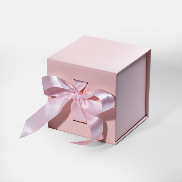Cube Magnetic Gift Box with Ribbon China Supplier